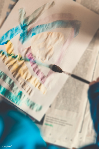 Kid painting with watercolors | Free public domain photo - 432115 Kid painting with watercolors | Free public domain photo - 432115