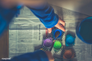Kid painting with watercolors | Free public domain photo - 432117 Kid painting with watercolors | Free public domain photo - 432117