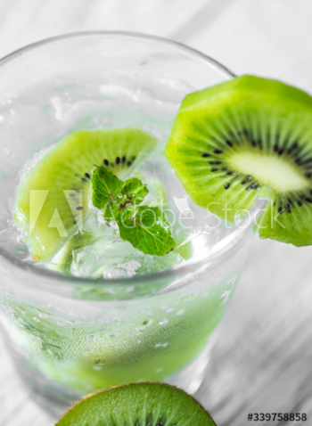 Kiwi mint infused water recipe Kiwi mint infused water recipe