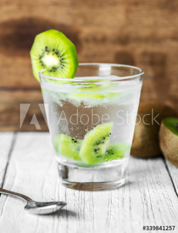 Kiwi mint infused water recipe Kiwi mint infused water recipe