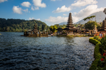 Lake Side Pagodas Lake Side Pagodas