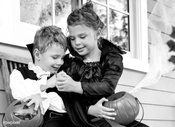 Little children trick or treating | Free stock photo - 468782 Little children trick or treating | Free stock photo - 468782