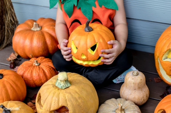 Little girl with Halloween pumpkins | Free stock photo - 468698 Little girl with Halloween pumpkins | Free stock photo - 468698