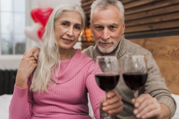 Lovely couple celebrating valentines day Free Photo