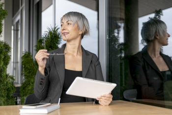 Low angle business woman looking away Free Photo