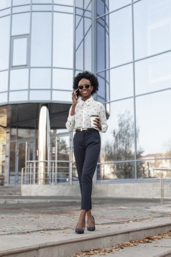 Low angle classy woman talking over phone Free Photo