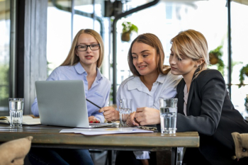 Low angle female meeting at office Free Photo