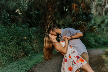 man and woman kissing man and woman kissing
