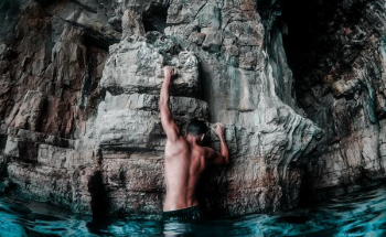 man climbing ciff man climbing ciff