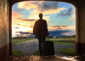 man holding luggage photo man holding luggage photo