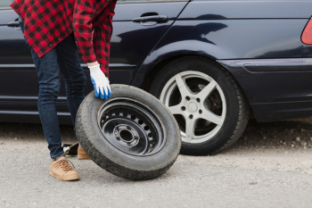 Medium shot of man with spare tire Free Photo Medium shot of man with spare tire Free Photo