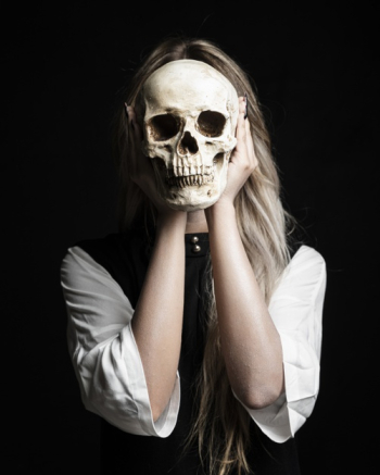 Medium shot of woman holding human skull Free Photo Medium shot of woman holding human skull Free Photo