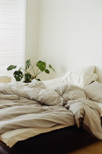 Messy White Bed Linen Messy White Bed Linen
