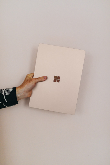 Microsoft Surface Laptop 3 in Sandstone
Shot by: Nathan Dumlao Microsoft Surface Laptop 3 in Sandstone
Shot by: Nathan Dumlao