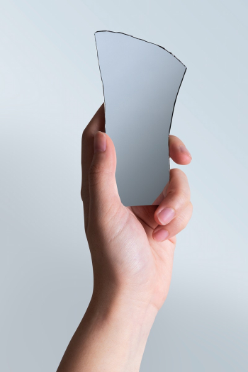 Mirror shard psd mockup held by a hand | Free stock illustration | High Resolution graphic