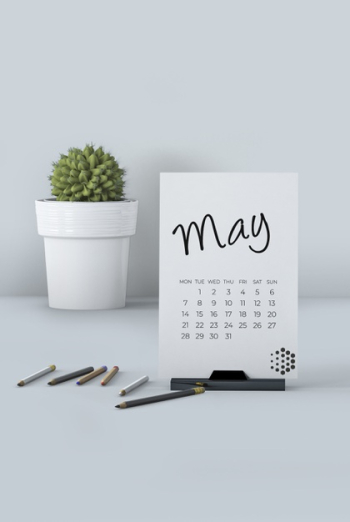 Mock up of hand drawn calendar Free Psd