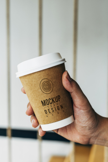 Mockup of a disposable coffee cup Free Psd