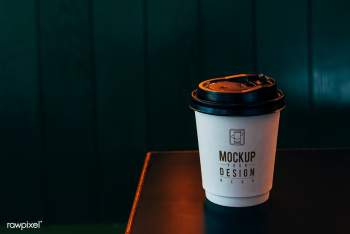 Mockup of a disposable coffee cup | Free stock psd mockup - 533982