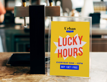 Mockup of a restaurant table sign board | Free stock psd mockup - 533998