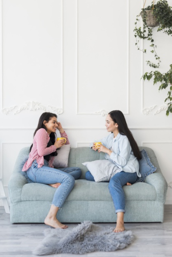 Multiethnic women drinking tea talking in room Free Photo Multiethnic women drinking tea talking in room Free Photo