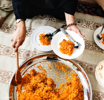 Muslim family having dinner on the floor | Free stock photo - 425862 Muslim family having dinner on the floor | Free stock photo - 425862