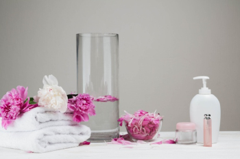 Natural elements for spa with beauty cream Free Photo Natural elements for spa with beauty cream Free Photo