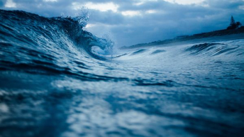 ocean wave under cloudy sky ocean wave under cloudy sky