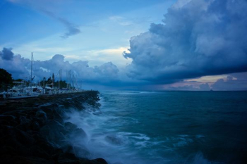 ocean wave under cloudy sky ocean wave under cloudy sky