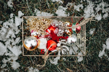 Old-fashioned Christmas tree ornaments Old-fashioned Christmas tree ornaments