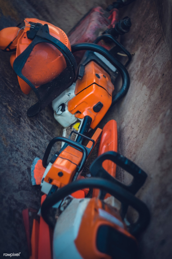 Orange chain saws on the floor | Free public domain photo - 432385 Orange chain saws on the floor | Free public domain photo - 432385