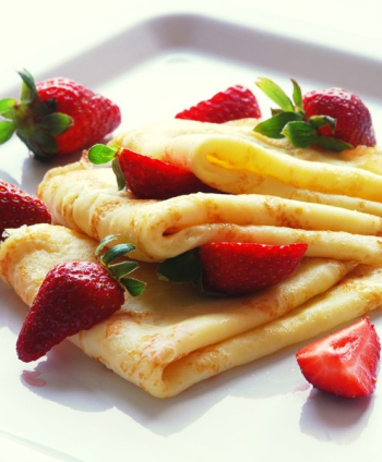 pancakes with strawberries pancakes with strawberries