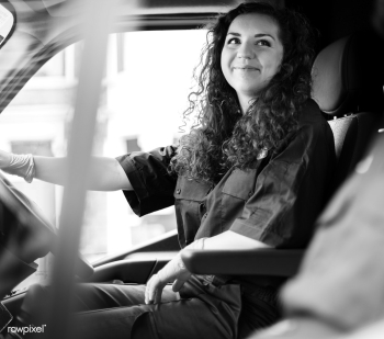 Paramedic woman driving an ambulance | Free stock photo - 515746