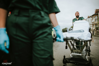 Paramedics with a gurney | Free stock photo - 515674