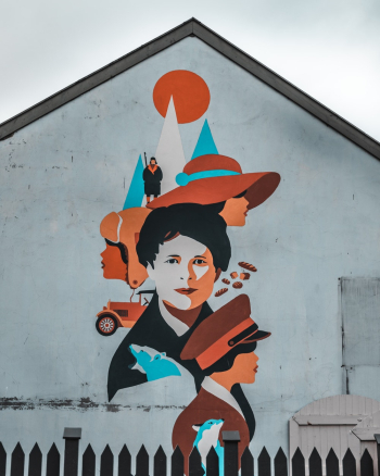 People Graphic House People Graphic House