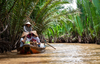 People Traveling Using Boat People Traveling Using Boat