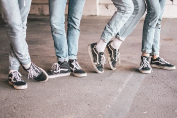 people wearing black Vans Old Skool people wearing black Vans Old Skool