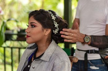 Person Holding Woman&#39;s Hair