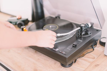 person playing turntable person playing turntable