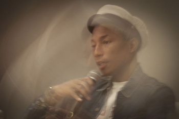 Pharrell Williams talking in Innovation | Free Photo - rawpixel Pharrell Williams talking in Innovation | Free Photo - rawpixel