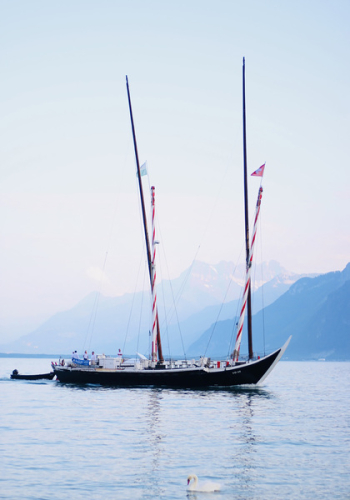 Photo of Black Sail Boat on Water Photo of Black Sail Boat on Water