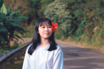 Photo of Girl With Flower in Her Hair Photo of Girl With Flower in Her Hair