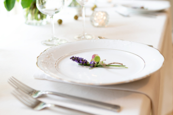 Photo of Lavender Flower on Plate Photo of Lavender Flower on Plate