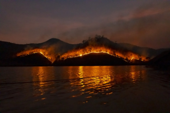 Photo of Wildfire on Mountain Photo of Wildfire on Mountain