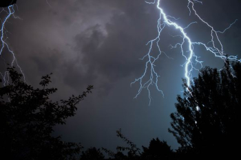 photograph of lightning strike photograph of lightning strike