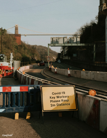 Physical distancing warning sign for roadside construction workers dur.. | Free  photo - 2332443