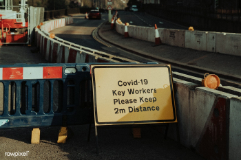 Physical distancing warning sign for roadside construction workers dur.. | Free  photo - 2332568