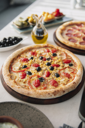 Pizza with olives bell peppers tomatoes and corn Free Photo Pizza with olives bell peppers tomatoes and corn Free Photo
