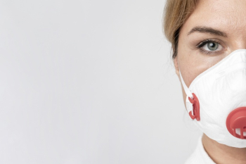 Portrait of adult woman wearing surgical mask Free Photo Portrait of adult woman wearing surgical mask Free Photo