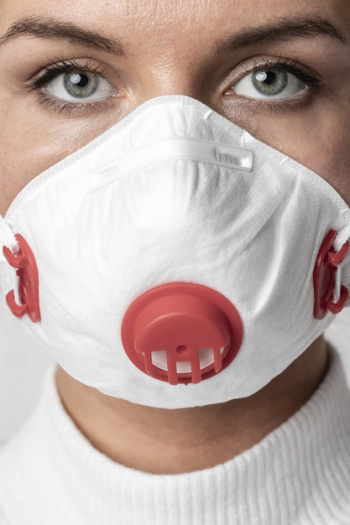 Portrait of adult woman wearing surgical mask Free Photo Portrait of adult woman wearing surgical mask Free Photo