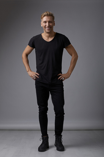 Portrait smiling man holding hands on hips Free Photo Portrait smiling man holding hands on hips Free Photo